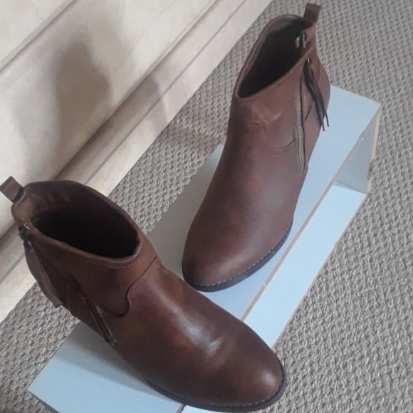 Skechers Shoes - Sketchers air- cooled memory foam boots